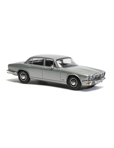 Screen Stars - Ford Capri Mk2 2.0S Diamond White, Jaguar XJ6 Series 2 Silver 