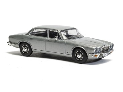 Screen Stars - Ford Capri Mk2 2.0S Diamond White, Jaguar XJ6 Series 2 Silver 