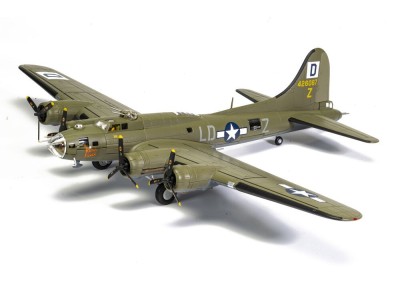 B-17F Flying Fortress - 'Royal Flush' - Lt Robert Rosie Rosenthal, 100th BG, 8th Air Force 