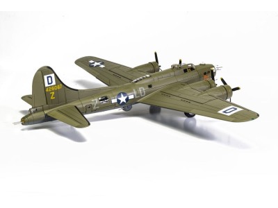 B-17F Flying Fortress - 'Royal Flush' - Lt Robert Rosie Rosenthal, 100th BG, 8th Air Force 