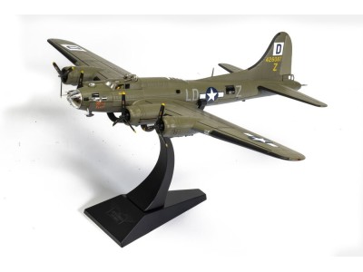 B-17F Flying Fortress - 'Royal Flush' - Lt Robert Rosie Rosenthal, 100th BG, 8th Air Force 