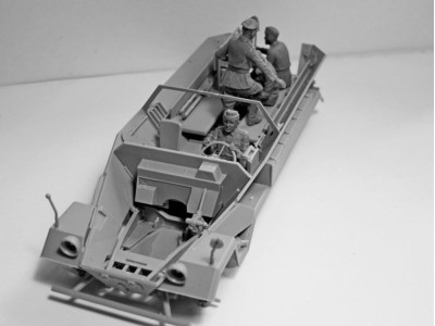 Sd.Kfz.251/6 Ausf.A with Crew, Limited 