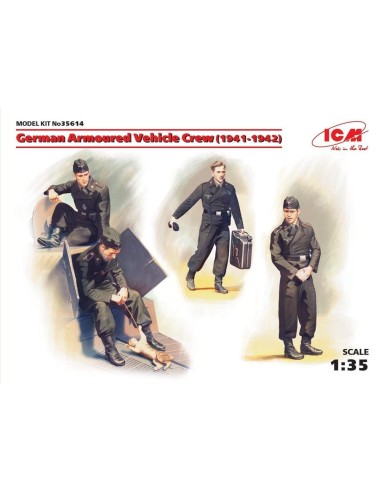 German Armoured Vehicle Crew 1941-1942 4 figures and cat 