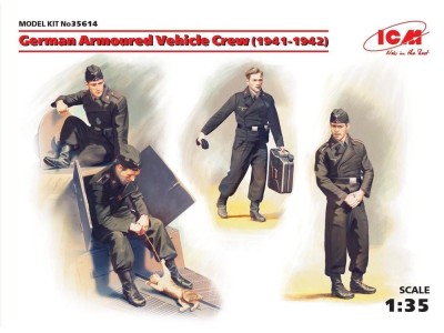 German Armoured Vehicle Crew 1941-1942 4 figures and cat 