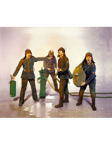 WWII German Firemen (4 figures) 