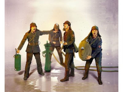WWII German Firemen (4 figures) 