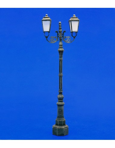 Double antique street lamp 