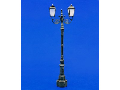 Double antique street lamp 