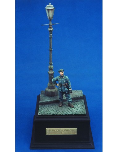 Italian Officer Btg. Azzurro (with base) WWII 