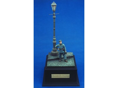 Italian Officer Btg. Azzurro (with base) WWII 