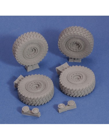 U.S. 4x4 MRAP sagged wheels 