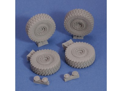 U.S. 4x4 MRAP sagged wheels 