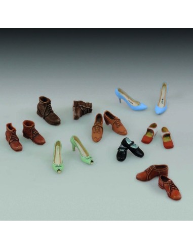 Assorted shoes 