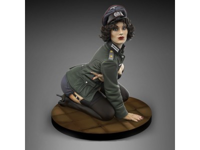 German Officer 'Pin-Up' (75mm) 