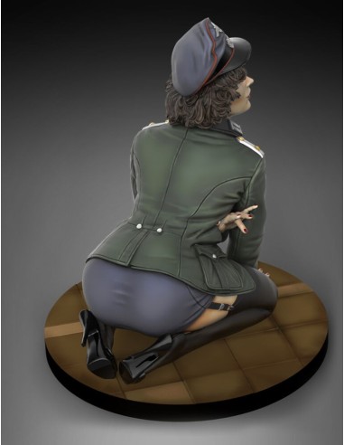 German Officer 'Pin-Up' (75mm) 