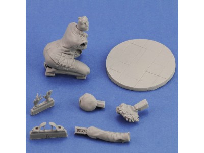 German Officer 'Pin-Up' (75mm) 