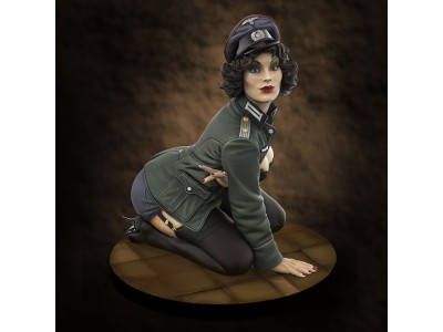 German Officer 'Pin-Up' (75mm) 