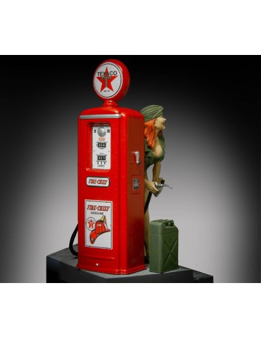 Pin-up at the gas pump (75mm) 