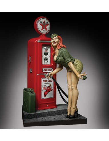 Pin-up at the gas pump (75mm) 