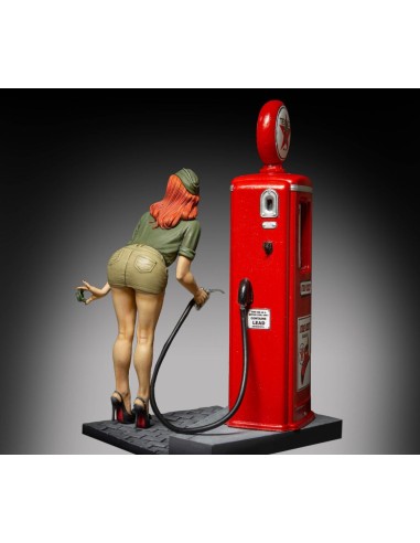 Pin-up at the gas pump 