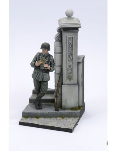 German soldier eating - WWII (75 mm) 