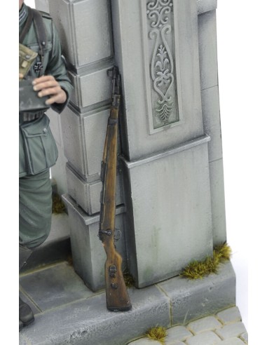 German soldier eating - WWII (75 mm) 