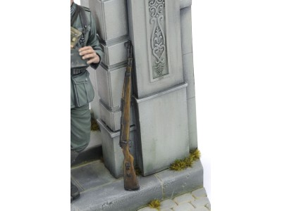 German soldier eating - WWII (75 mm) 