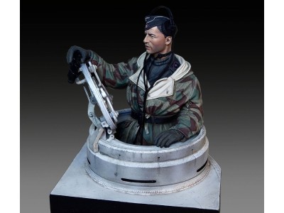 German tanker in winter dress with Tiger I Early cupola 