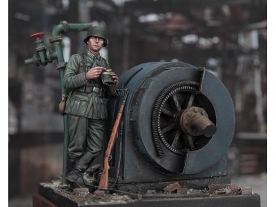 German infantry soldier eating - WWII 