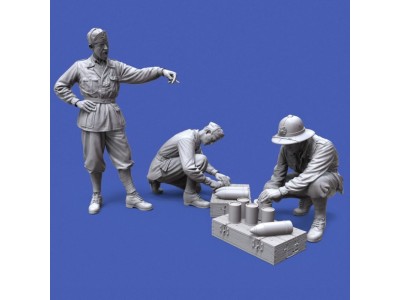 Italian WWII soldiers in North Africa, loading 100/7 100mm artillery shells-3 figs 