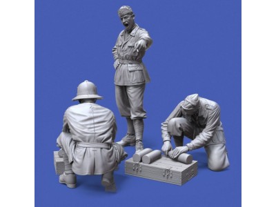 Italian WWII soldiers in North Africa, loading 100/7 100mm artillery shells-3 figs 