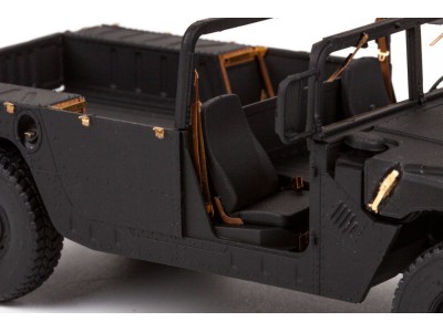 Humvee M1097A2  ICM 