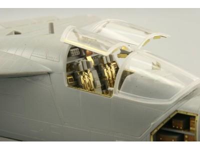 F-111 late seatbelts for Hobby Boss 