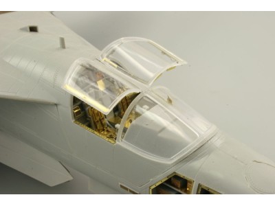 F-111 late seatbelts for Hobby Boss 