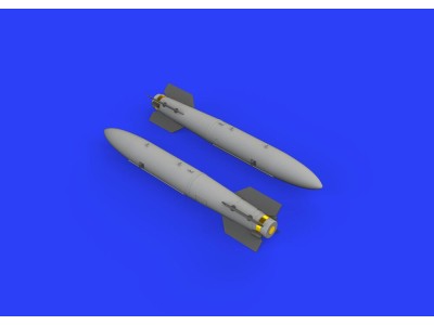 B43-0 Nuclear Weapon w/SC43-4/-7 tail assembly 