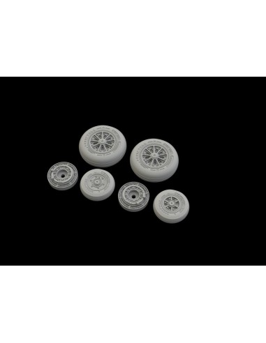 F-104 wheels late for Kinetic 