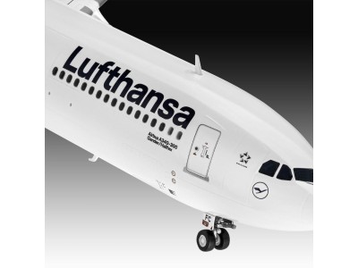A340-300 Lufthansa New Livery 