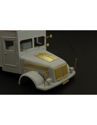 TATRA 111 