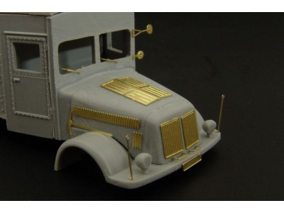TATRA 111 
