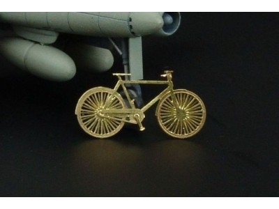 Bicycle (four pieces) 