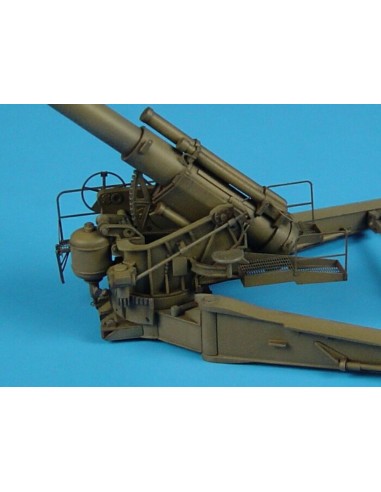 M1 240mm howitzer IN FIRE POSITION 