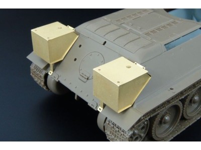 T-34-76 FUEL DRUMS 