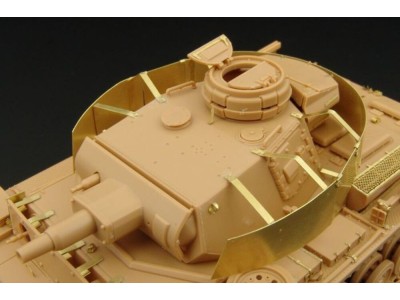 Pz III  TURRET SCHURZEN 