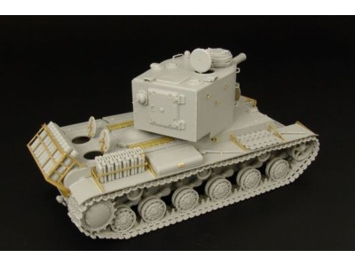 Pz Kpfw 754( r ) KV-2  HobbyBoss 