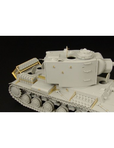 Pz Kpfw 754( r ) KV-2  HobbyBoss 