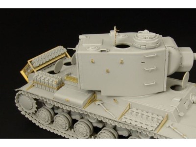 Pz Kpfw 754( r ) KV-2  HobbyBoss 