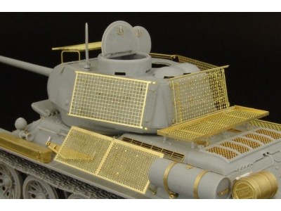T-34-85 Improvized schurzen 