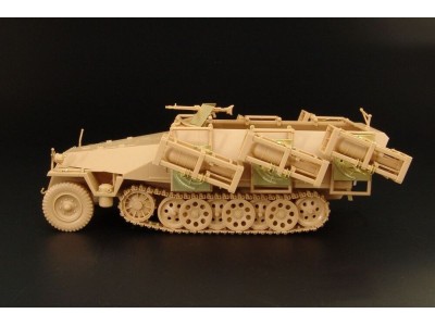 Sd Kfz 251 STUKA Zu Fuss (TAMIYA) 