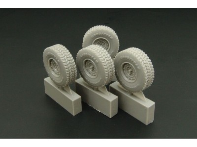 HMMWVE (Hummer) aggressive pattern wheels 