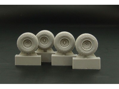 HMMWVE (Hummer) aggressive pattern wheels 